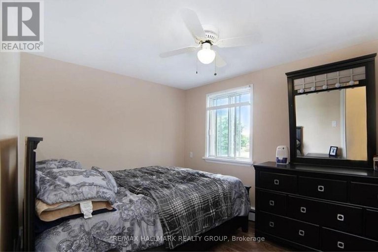 28502092/515-guy-street/overbrookcastle-heights/ottawa/ontario/K1K1B8_9
