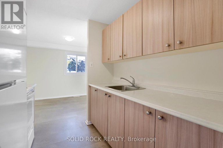 29379153/18-35-thistledown-court/pheasant-run/ottawa/ontario/K2J1J4_14