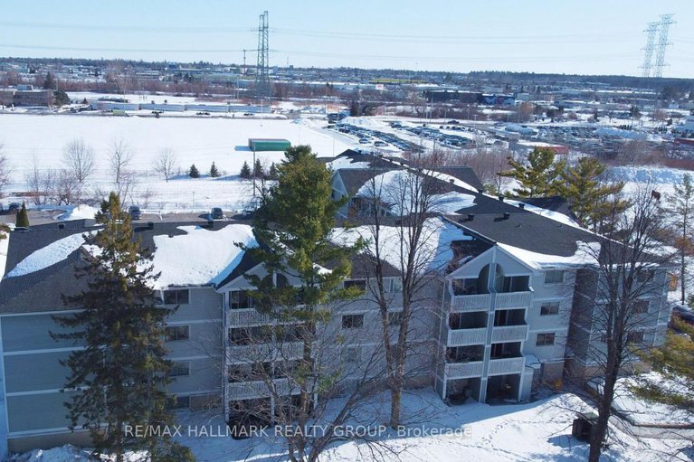 29424818/310-214-viewmount-drive/borden-farmstewart-farmcarleton-heightsparkwood-hills/ottawa/ontario/K2E7X3_2