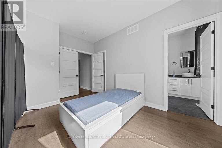 28927666/560-queen-mary-street/overbrookcastle-heights/ottawa/ontario/K1K1W1_21