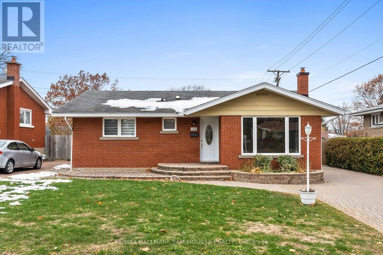 29322926/1208-stanton-road/queensway-terrace-southridgeview/ottawa/ontario/K2C3E2_1