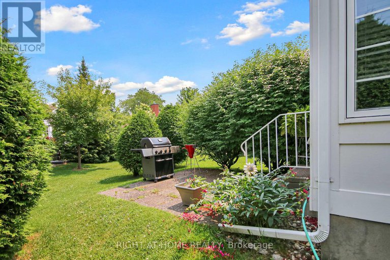 28554308/101-darlington-private/hunt-clubwestern-community/ottawa/ontario/K1V0X8_37