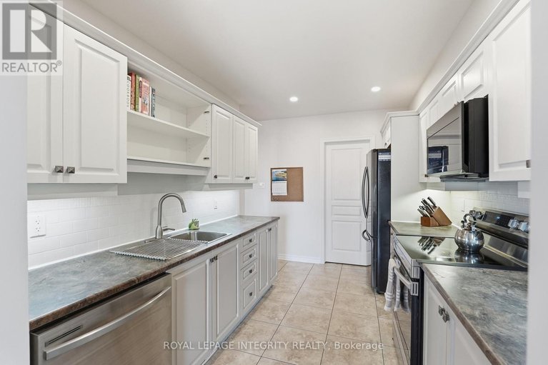 29672096/1036-marconi-avenue/morgans-grantsouth-march/ottawa/ontario/K2W0C8_19