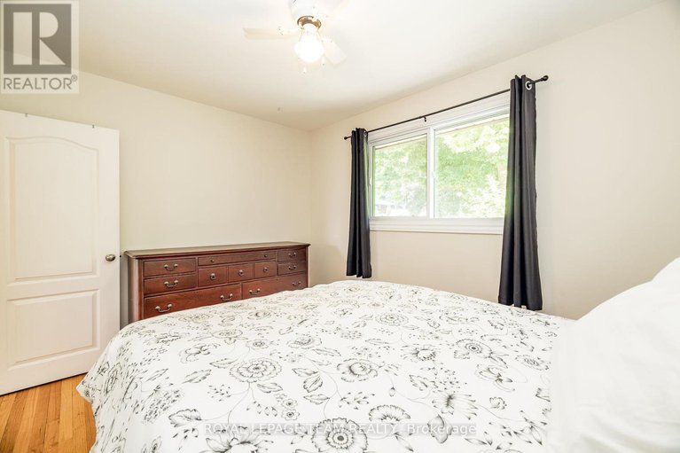 28577001/2740-moncton-road/queensway-terrace-north/ottawa/ontario/K2B7W1_17