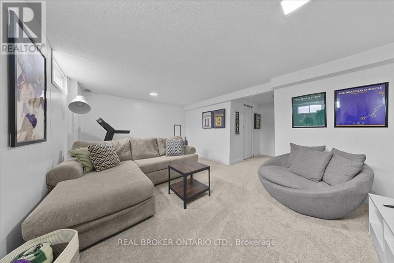 29616177/2049-stonehenge-crescent/pineview/ottawa/ontario/K1B4N7_35