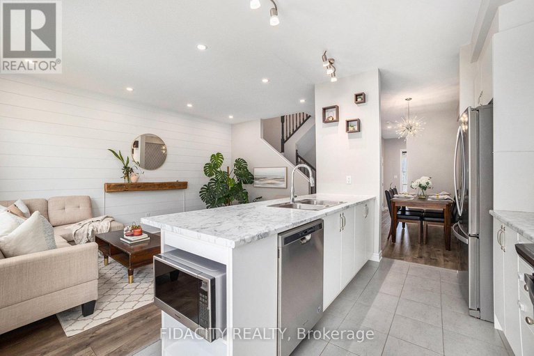 28737969/241-bandelier-way/stittsville-north/ottawa/ontario/K2S2J3_14