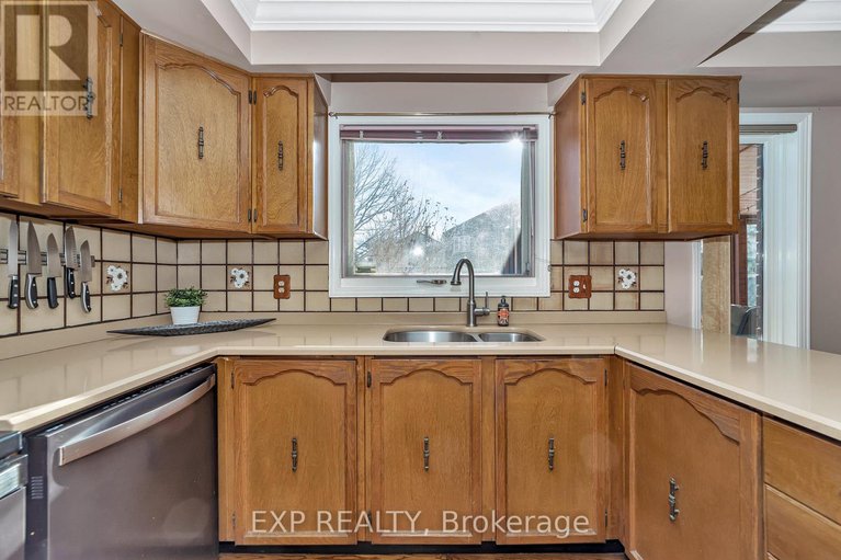 28592981/1309-plante-drive/hunt-clubwestern-community/ottawa/ontario/K1V9Z8_12