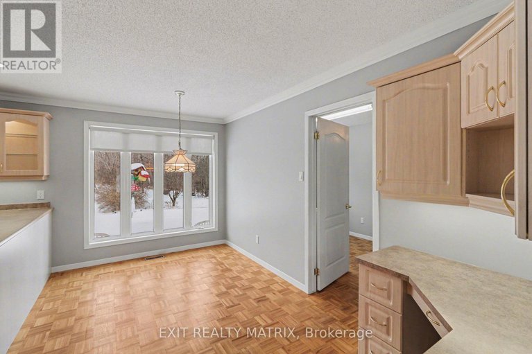 29360296/8329-rodney-farm-drive/osgoode-twp-north-of-reg-rd-6/ottawa/ontario/K0A2P0_16