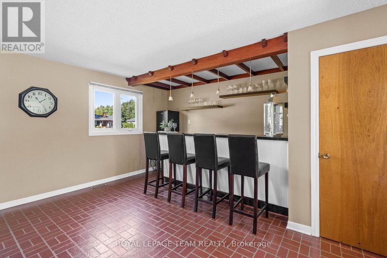 28889906/1640-century-road-e/manotick-south-to-roger-stevens/ottawa/ontario/K0A2E0_24
