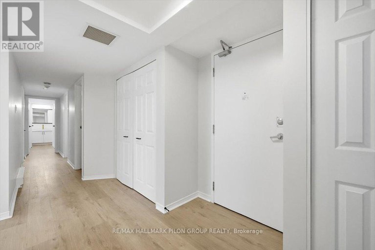 29253758/505-330-centrum-boulevard/bilberry-creekqueenswood-heights/ottawa/ontario/K1E3W2_12