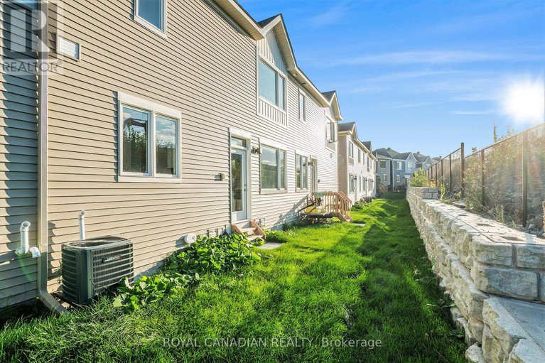 28892633/93-pizzicato-street/mer-bleuebradley-estatesanderson-park/ottawa/ontario/K1W0S3_26