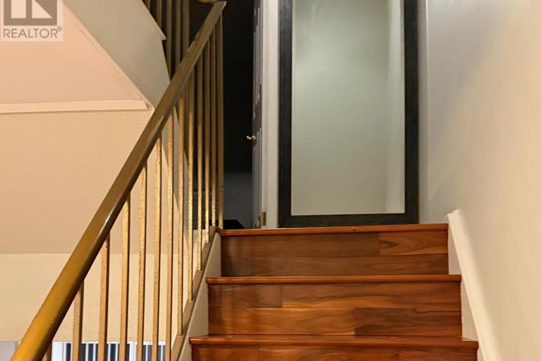 29244356/1736-c-lamoureux-drive/queenswood-heights-south/ottawa/ontario/K1E2N5_4