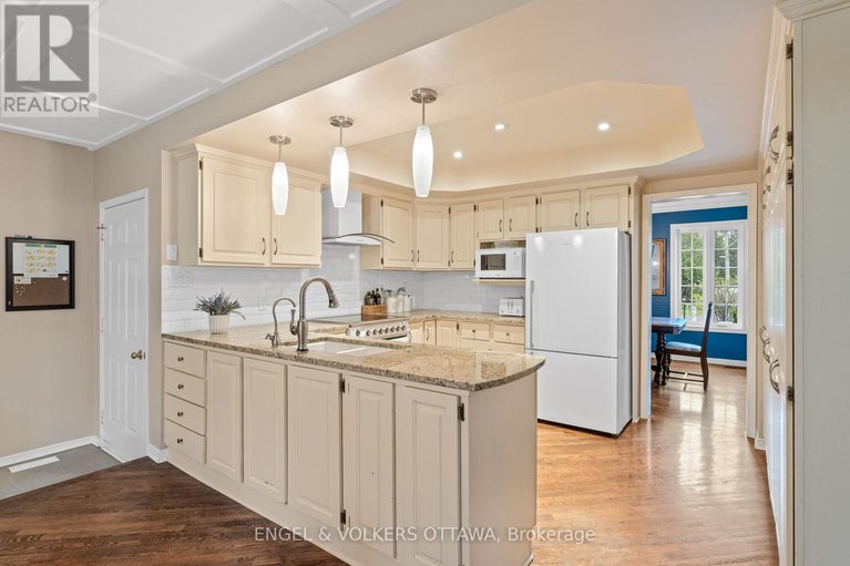 28604093/935-fieldown-street/cumberland-ridge/ottawa/ontario/K4C1B9_10