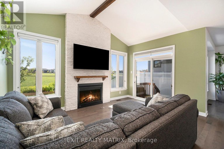 28876116/132-lynn-valley-terrace/mer-bleuebradley-estatesanderson-park/ottawa/ontario/K1W0L5_3