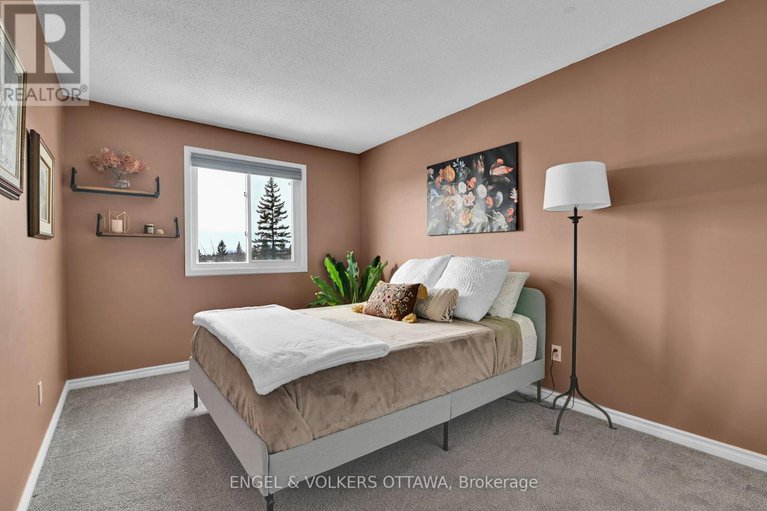 29449585/66-hummingbird-crescent/cedargrovefraserdale/ottawa/ontario/K2J3A3_41
