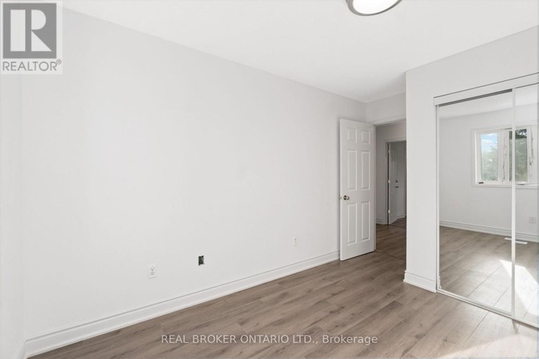 28793842/3-a-southpark-drive/blackburn-hamlet/ottawa/ontario/K1B3B8_27