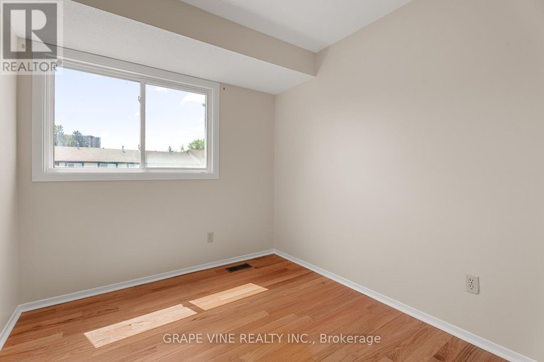 28628810/31-2671-pimlico-crescent/emerald-woodssawmill-creek/ottawa/ontario/K1T2A6_25