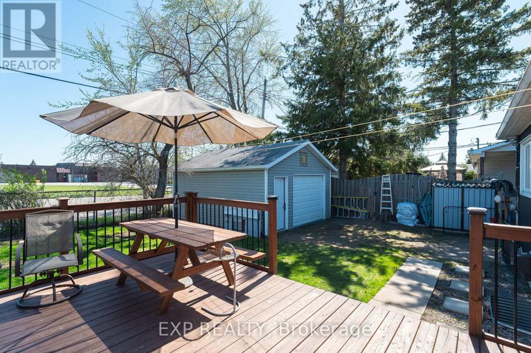 28303908/322-galloway-drive/bilberry-creekqueenswood-heights/ottawa/ontario/K1E1W3_33