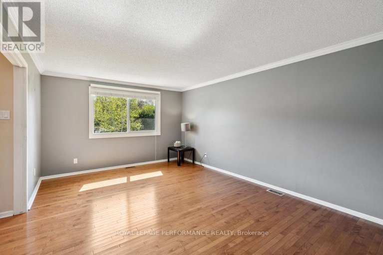 28308473/2045-deerhurst-court/beacon-hill-north/ottawa/ontario/K1J8H2_21