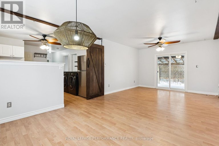 29392699/121-elizabeth-street/pakenham/mississippi-mills/ontario/K0A2X0_22