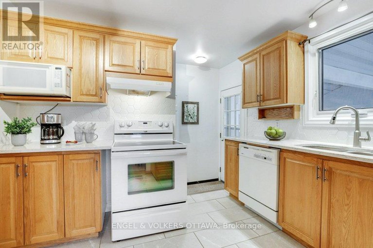29677925/1869-louisiana-avenue/urbandale-acres/ottawa/ontario/K1H6T8_13