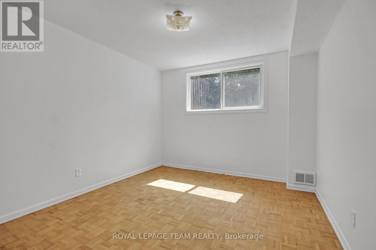 28738547/52-bowhill-avenue/borden-farmstewart-farmcarleton-heightsparkwood-hills/ottawa/ontario/K2E6S7_19