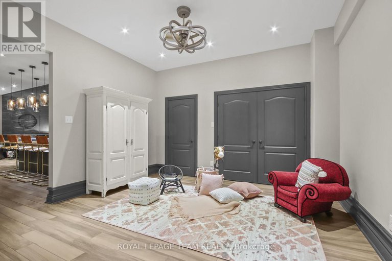 28765946/5849-queenscourt-crescent/manotick-east-to-manotick-station/ottawa/ontario/K4M1K3_38
