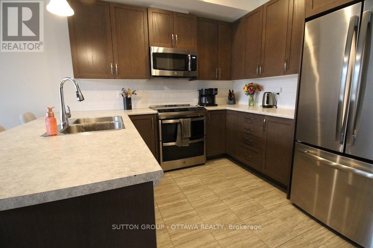 28894848/303-rue-de-l-etang-street/town-of-rockland/clarence-rockland/ontario/K4K0K1_8