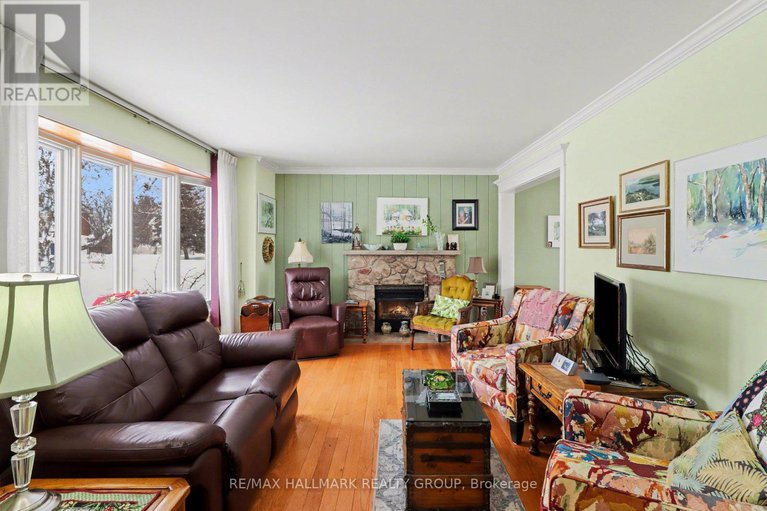 29352871/232-kennedy-lane-w/bilberry-creekqueenswood-heights/ottawa/ontario/K1E1G7_5