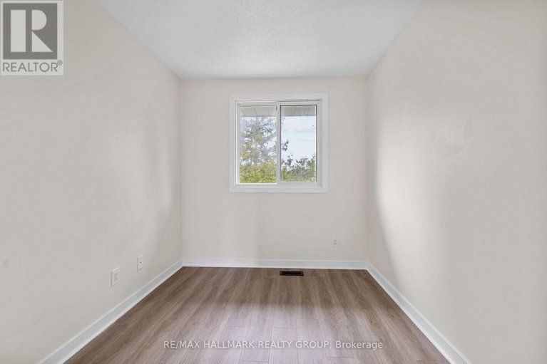 28559937/48-1955-greenway-parkway/blackburn-hamlet-south/ottawa/ontario/K1B5A9_23