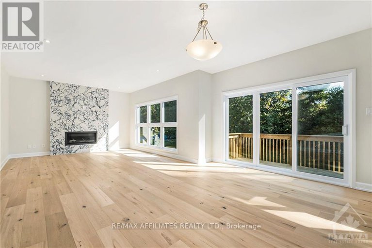 27477145/1035-chablis-crescent/faubourg-ste-marie-hamlet/embrun/ontario/K0A1W0_3