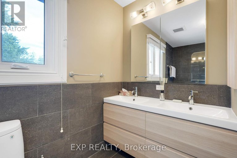 28764133/2106-lamira-street/applewood-acres/ottawa/ontario/K1H8N9_21