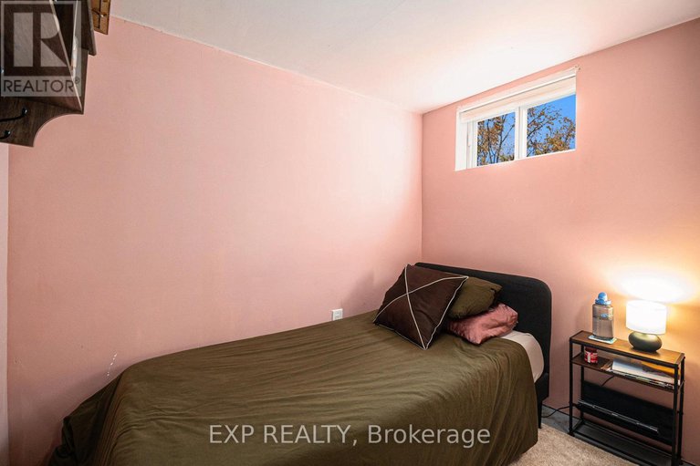 29113724/329-donald-street/overbrookcastle-heights/ottawa/ontario/K1K1M4_15
