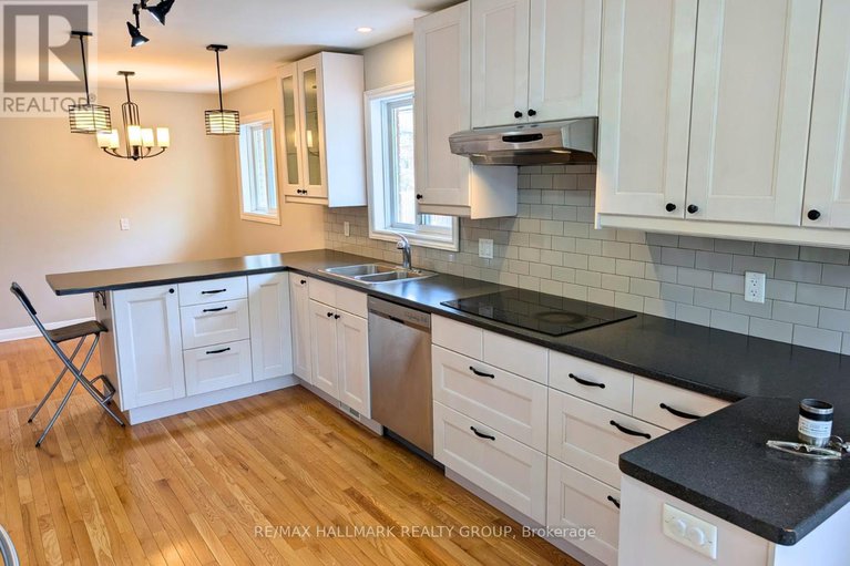28431922/208-210-renouf-avenue/overbrook/ottawa/ontario/K1K3T1_8