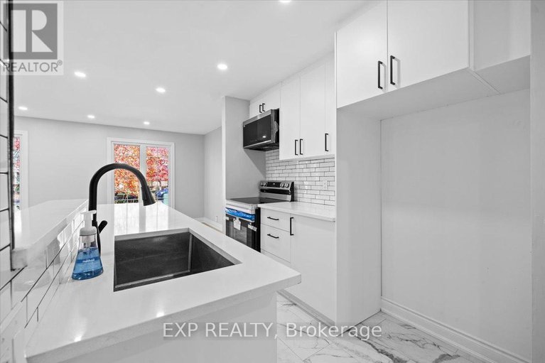 29178541/290-elderberry-terrace/chatelaine-village/ottawa/ontario/K1E1Z1_7