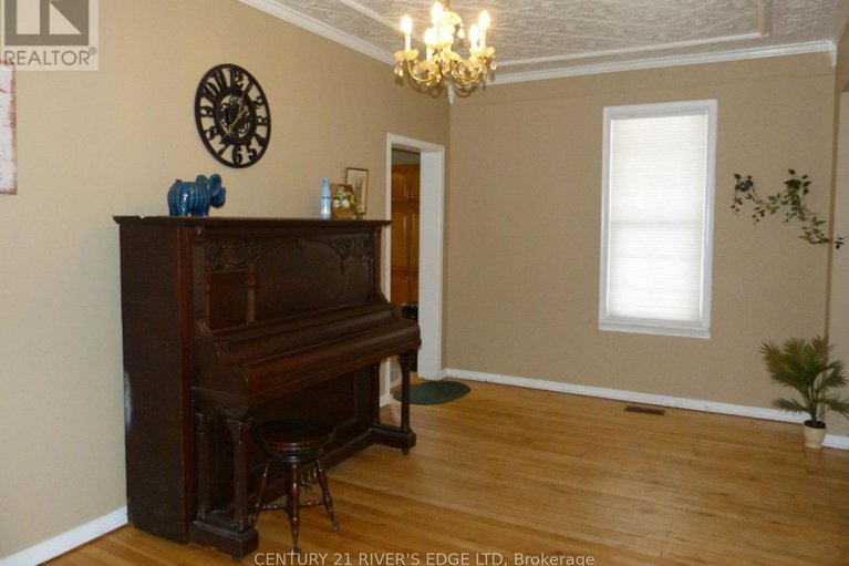 29471578/453-may-street/winchester/north-dundas/ontario/K0C2K0_19