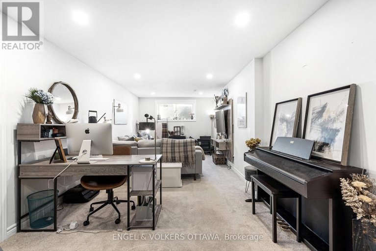 29589198/740-miikana-road/blossom-parkkemp-parkfindlay-creek/ottawa/ontario/K1X0H6_38