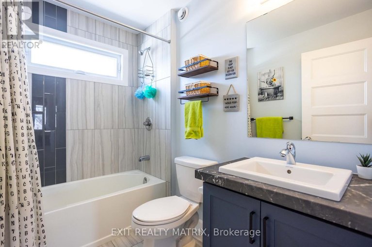 29581127/273-central-park-boulevard/village-of-russell/russell/ontario/K4R0E9_21