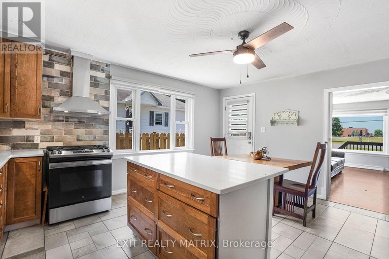 28545282/5795-highway-34-road/vankleek-hill/champlain/ontario/K0B1A0_9