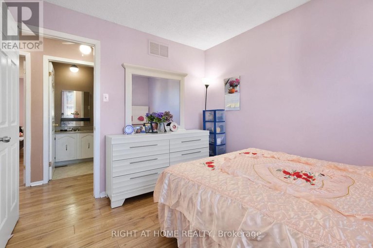 28221078/6104-vineyard-drive/convent-glen/ottawa/ontario/K1C2K2_32