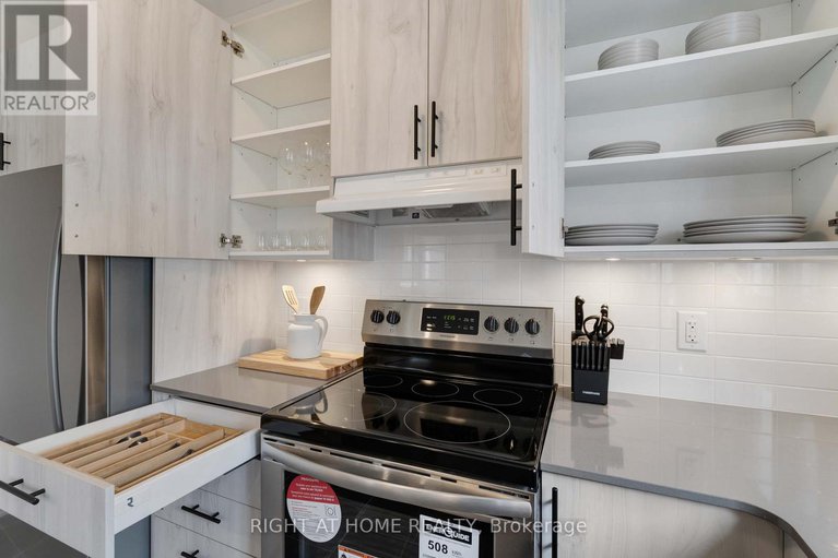 28824525/30-chasing-grove/btwn-franktown-rd-fallowfield-rd/ottawa/ontario/K0A2Z0_16