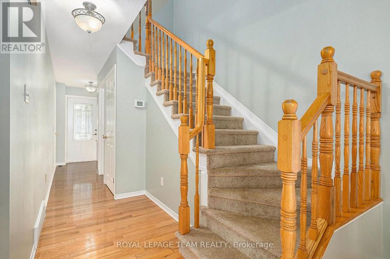 29033840/93-royal-oak-court/hunt-club-parkgreenboro/ottawa/ontario/K1T3N9_3