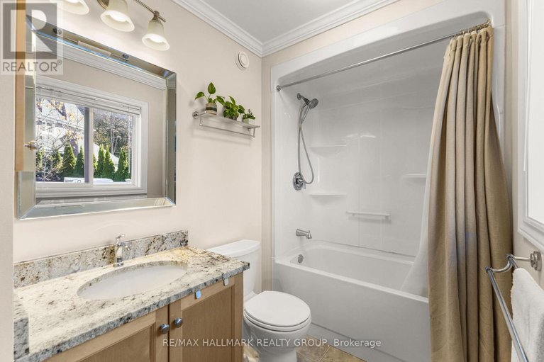 29050098/2605-pierrette-drive/cumberland-estates/ottawa/ontario/K4C1B6_22