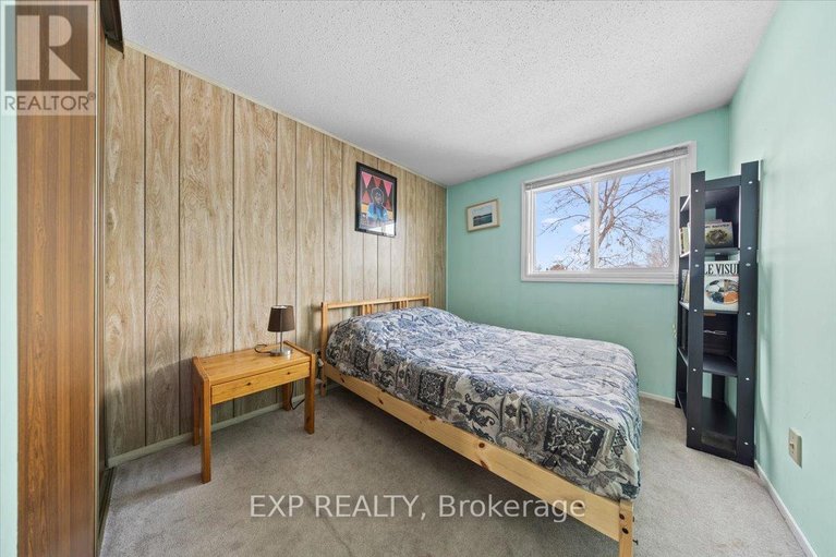 29485103/915-lawnsberry-drive/chatelaine-village/ottawa/ontario/K1E1Y2_20