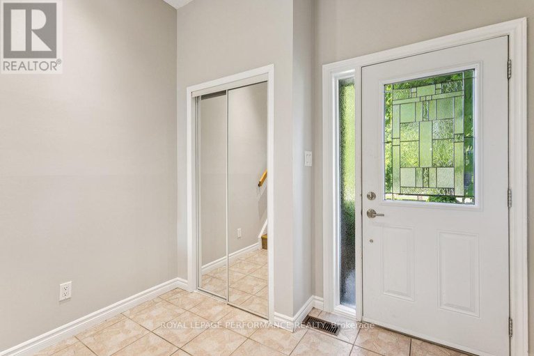 29029573/6-gillespie-crescent/hunt-club-woods/ottawa/ontario/K1V9X8_6