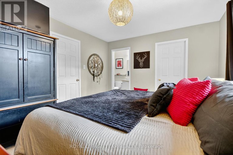 29115159/7-newcastle-avenue/morgans-grantsouth-march/ottawa/ontario/K2K2R2_22