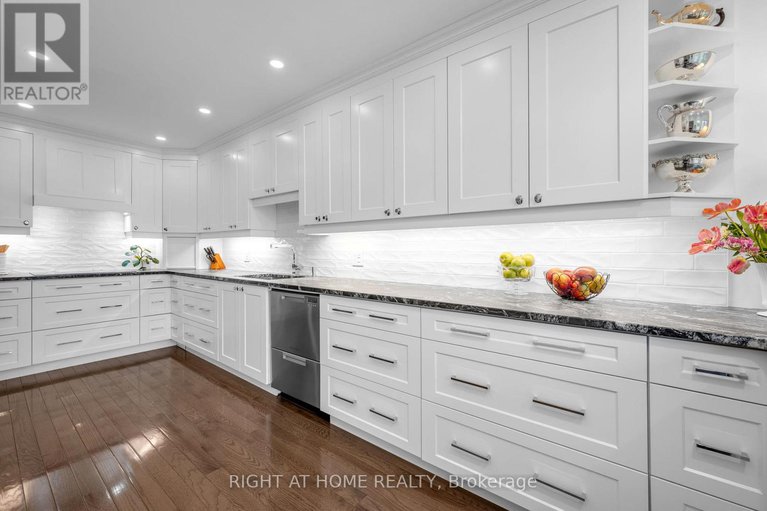 28485153/54-innesbrook-court/stittsville-central/ottawa/ontario/K2S1C7_8