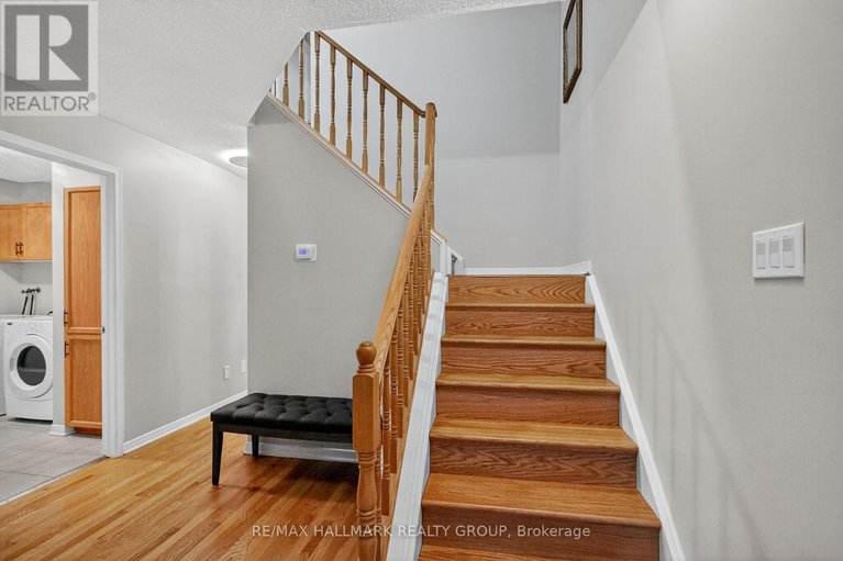 29630487/110-hunters-glen-crescent/hunt-club-parkgreenboro/ottawa/ontario/K1T3R1_4