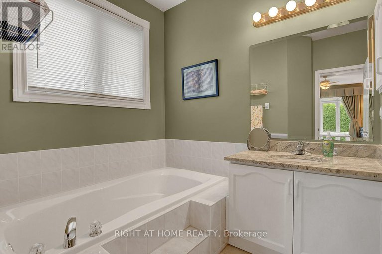 29155365/36-sable-run-drive/stittsville-central/ottawa/ontario/K2S1W8_15