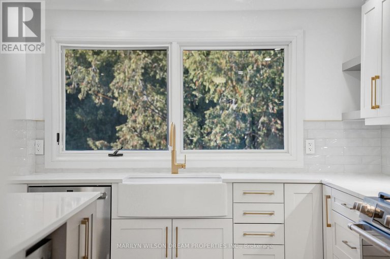 29579532/33-commanche-drive/city-viewskylinefisher-heightsparkwood-hills/ottawa/ontario/K2E6E8_19